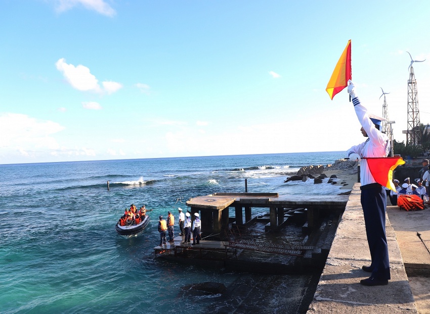 Tập đoàn Dầu khí Việt Nam thăm, động viên cán bộ chiến sĩ, người dân tại huyện đảo Trường Sa và Nhà giàn DK1/9 – Ba Kè